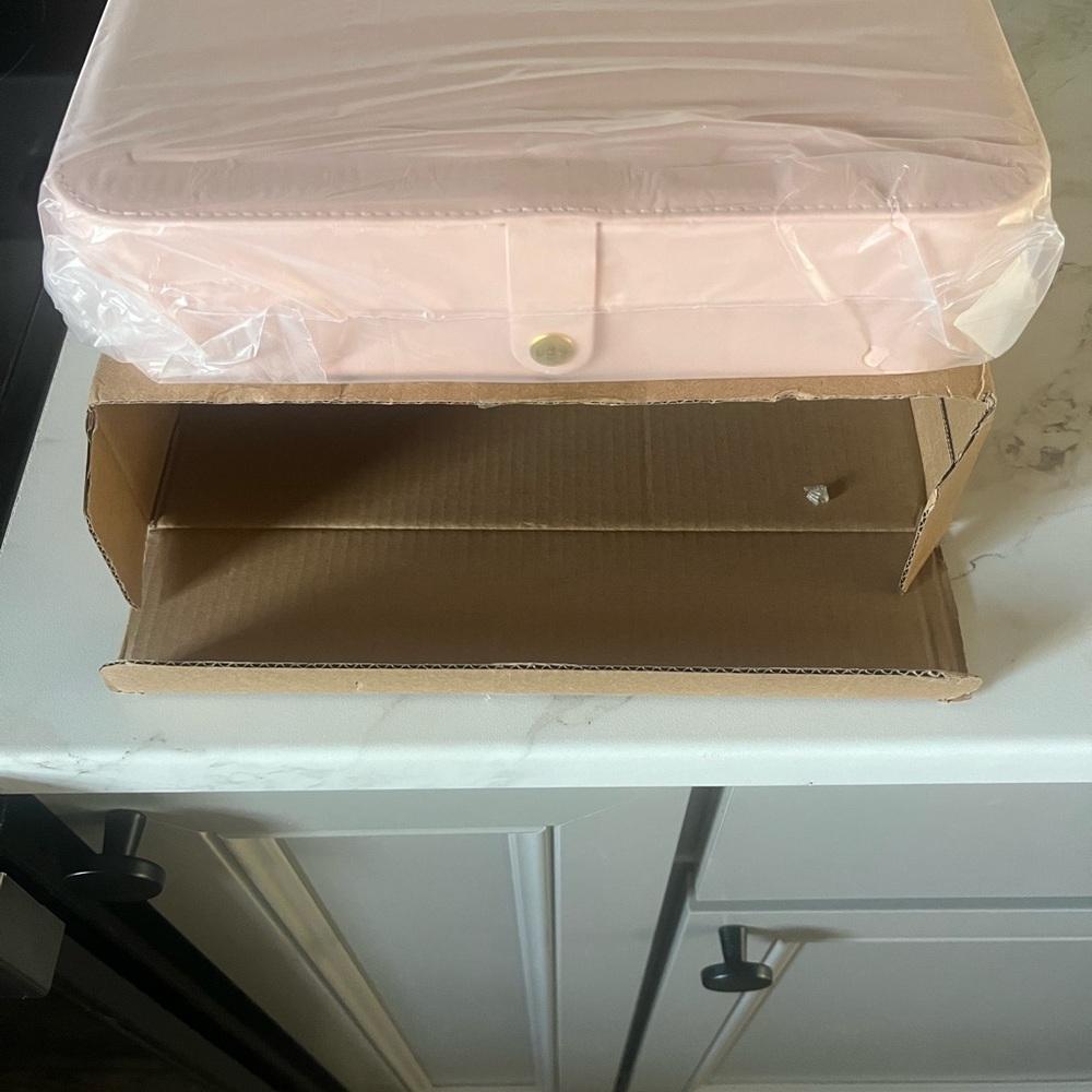 Light pink jewelry box! Brand new - I accidentally ordered 2!